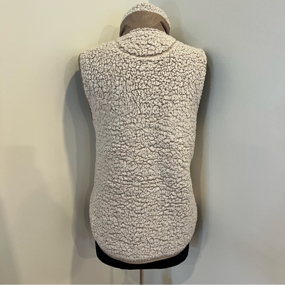 Abercrombie Cloud Sherpa Vest - Picture 5 of 7